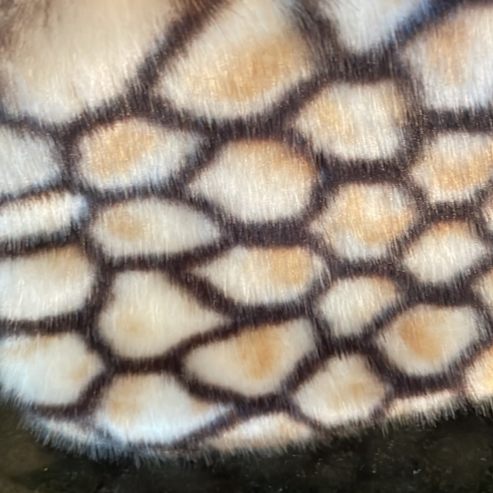 Fur wristlets Purse. - Picture 2 of 9